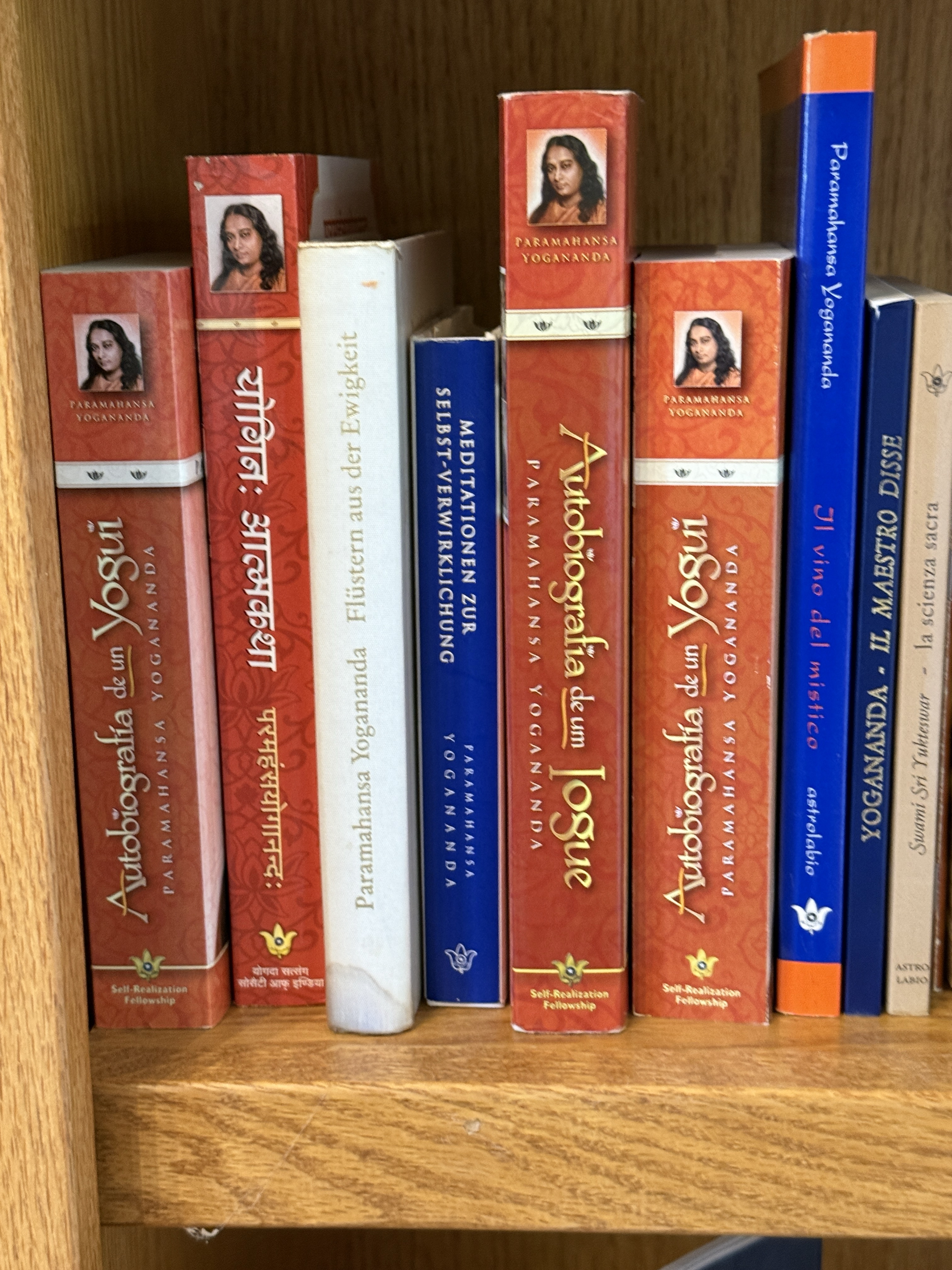 Foreign-language editions of Autobiography of a Yogi and other Yogananda titles
